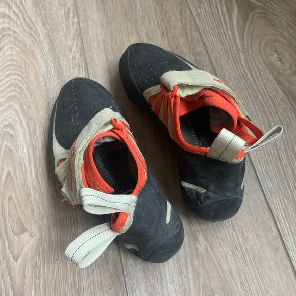 Butora Acro Climbing Shoe Orange / Wide Fit - Picture 2 of 6